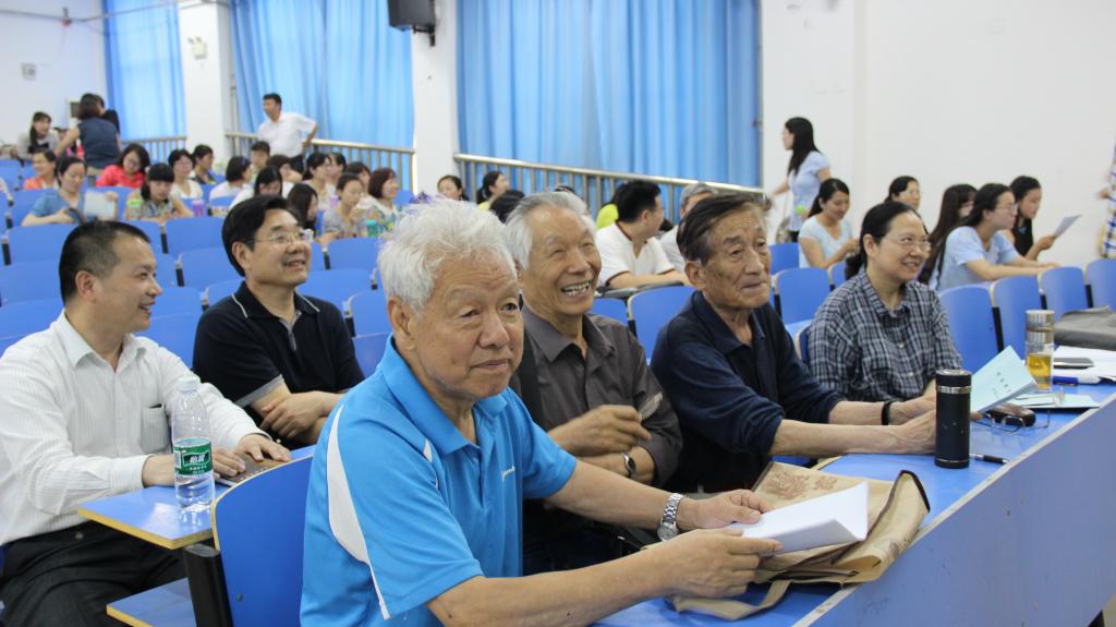 校党委副书记田俊廷和关工委老同志参加示范课观摩活动 永利集团304am登录