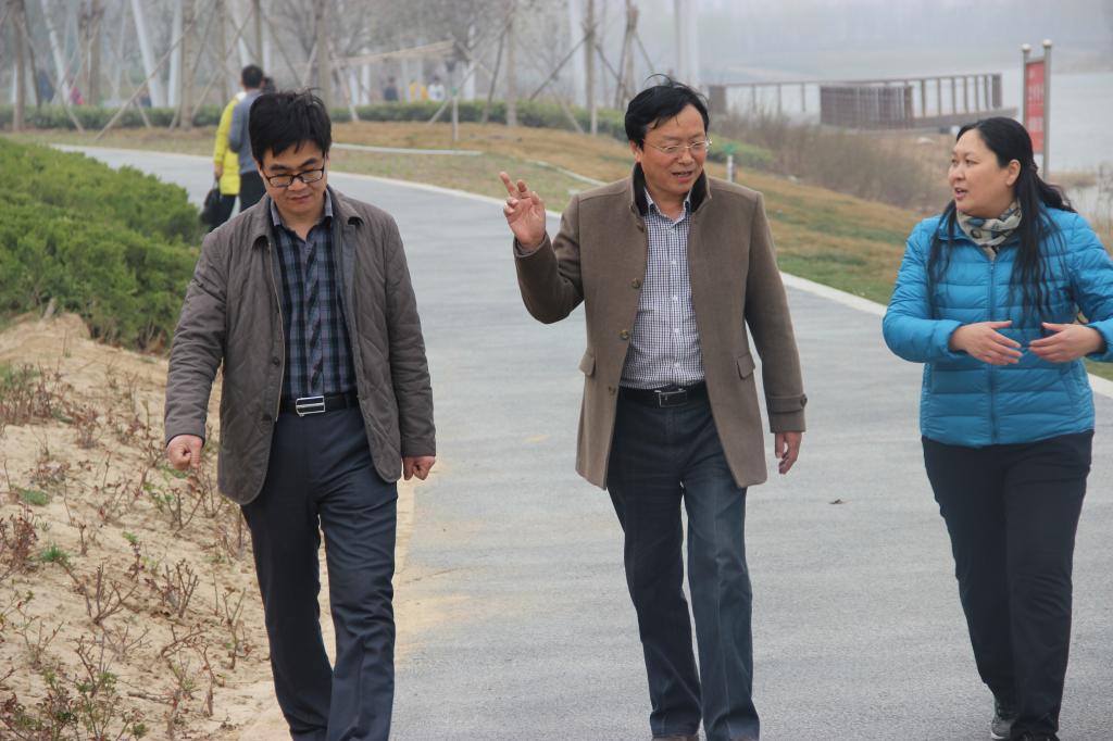 教发分工会在分工会主席及处长领导的带领下一起漫步龙子湖畔 永利集团304am登录
